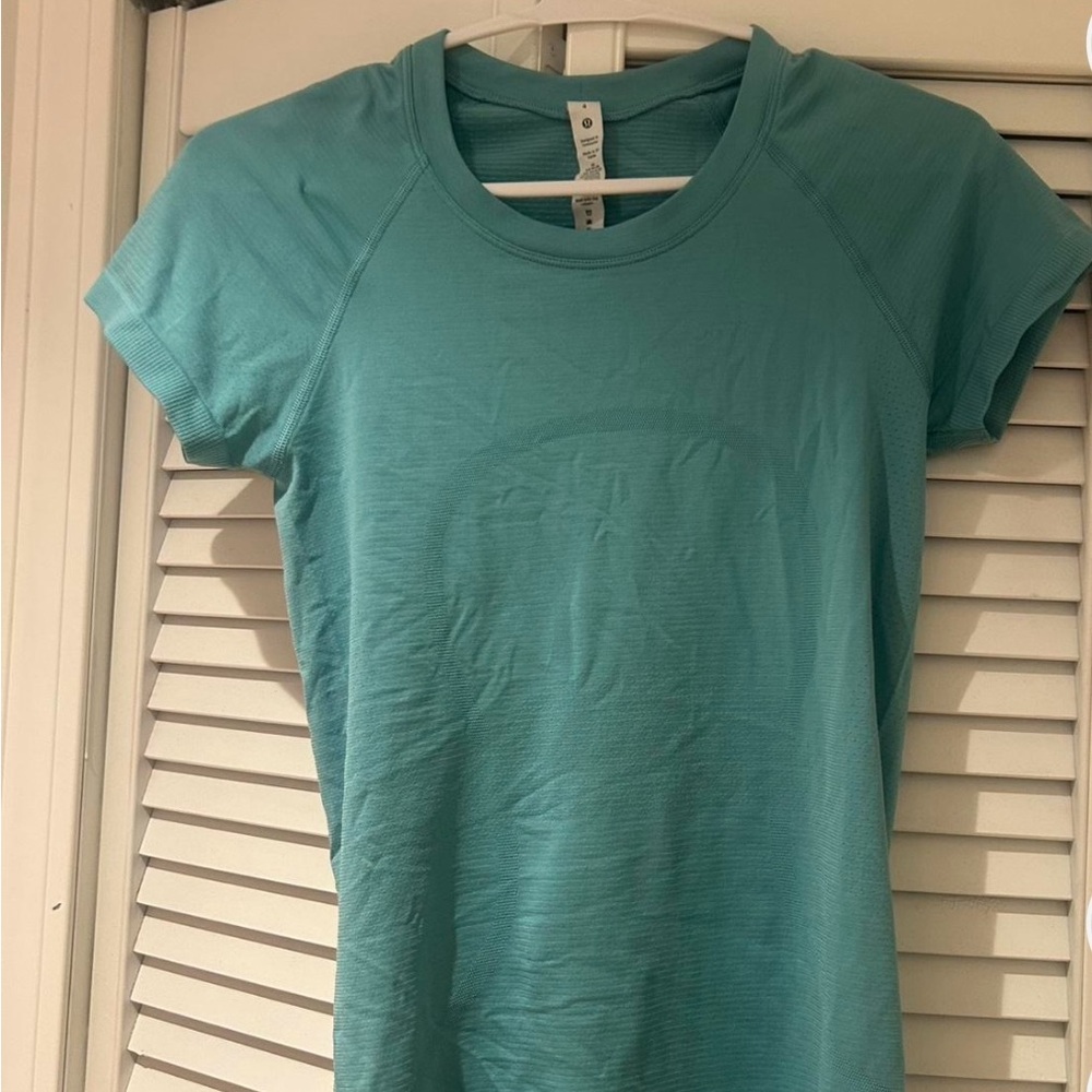 lululemon athletica Aqua Short Sleeve Tee